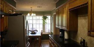 Spacious 3/2 home in convenient location Gallery 3