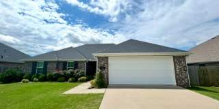 Gorgeous Home with Vaulted Ceilings and Large Fenced Yard! Spacious 3 Bedroom and 2 Bath Home! Gallery 4