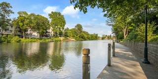 Pet-Friendly 30-Day Rental – Downtown Waterfront Condo Gallery 1