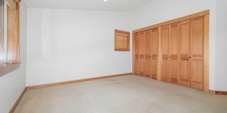 Bright and Spacious Residence with Vaulted Ceilings and Garage Gallery 11