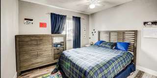 Huge room in a large shared home, private bathroom, great neighborhood, friendly roommates! Gallery 31