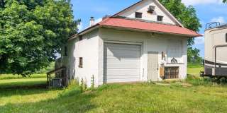1112 W BRIDGE Street Gallery 1