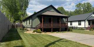Newer One-Level Home Near Downtown Black Mountain Gallery 1