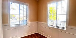 Single Family. 3-bed Home - Desireable Neighborhood! Gallery 14