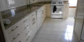 Beautiful 4 bed in Oak Sqaure Gallery 3