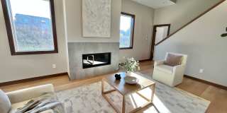 Stunning 4 Bed/2.5 Bath Twinhome! Gallery 1