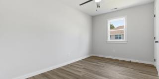 1339 E Division Street Gallery 15