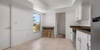 WELCOME TO THIS BEAUTIFULLY UPDATED 2 BEDROOM, 2 BATHROOM VILLA LOCATED IN THE DESIRABLE CENTER GATE COMMUNITY OF SARASOTA! Gallery 21