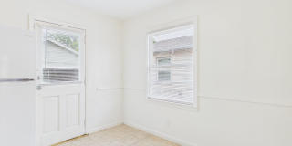 Spacious 4 bedroom rental ~ 4308 S Jackson Gallery 11