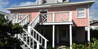 Just steps to the ocean and Main Beach! Gallery 1