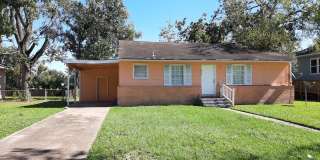 Completely Renovated 3 Bedroom house, perfect for a young professional ! Gallery 1