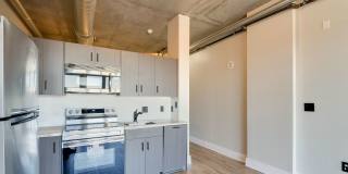 Excellent and newly refreshed Uptown 8th floor condo in the Courtside complex. Gallery 15