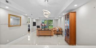811 S Hollybrook Dr Gallery 15