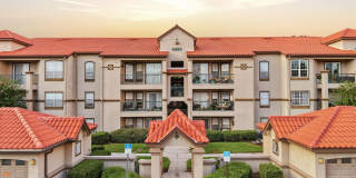 Charming Condo in desirable Calusa Trace! Gallery 1