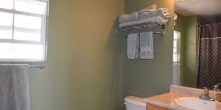 3 bedroom 2 bath near golf course Gallery 23