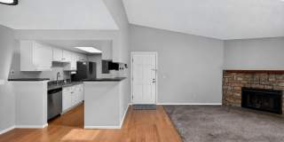 Charming 2BR Condo in Denver - Available NOW! Gallery 13
