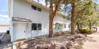 Affordable Two Bed w/ Garage in heart of Bend Gallery 1