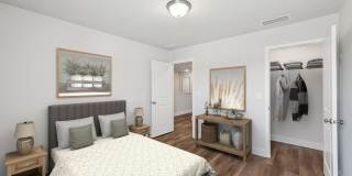 Poplar Row Gallery 33