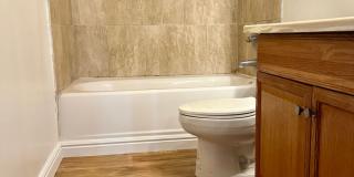 Convenient 2/2/1 with Lanai Gallery 17