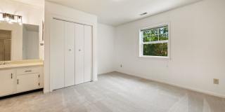 Updated 2BR/2.5BA in Fantastic Chapel Hill Location! Convenient to I-40! Gallery 14