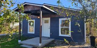 Beautifully Remodeled 3/1.5 Home in Historic Denver Heights with Modern Upgrades and a Park‑Like Backyard. Gallery 3