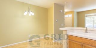 Spacious 3 Bedroom, 2.5 Bath Townhome Available in Hillsboro - 2 Car Garage! Spacious 3 Bedroom, 2.5 Bath Townhome Available in Hillsboro - 2 Car Garage! Gallery 7