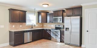 Pet Friendly Three Bedroom with Bonus! Gallery 8