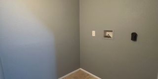 3 bedroom house close to shopping. Gallery 8