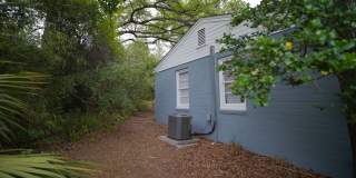 Charming 2 Bed / 1 Bath Cottage Gallery 22