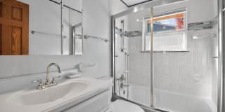 Spacious 6BR House in Lakewood Gallery 11