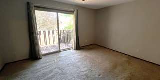 2 Bed/1.5 Bath Townhome in Iowa City! Gallery 10