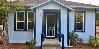 Charming 3-bedroom, 1-bath home in beautiful Bandon! Gallery 1