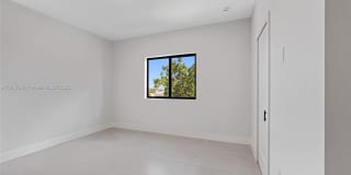 4313 E 8th Ct Gallery 21