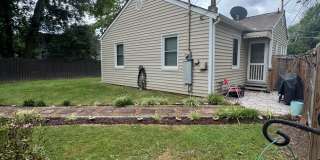 Knoxville 37917 - Available Now! 2 bedroom, 1 bath home - Contact Lisa Vineyard 865-216-9334 Gallery 5