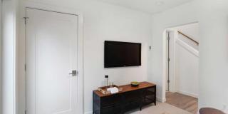 Modern Wallingford/Fremont Home with Rooftop Views & Designer Finishes Gallery 7