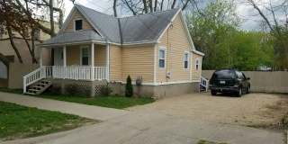 Grand Rapids N.W. Downtown 2 Bdrm Bungalow Gallery 21