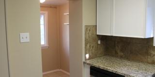 Highlands 1 Bedroom 1 Bath w/ Yard and Laundry! Gallery 85