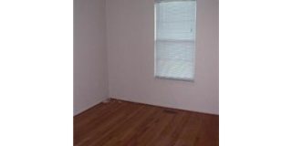 Spacious townhouse, walk to METRO, pool, parking, all you could want! Gallery 13