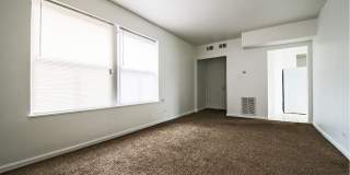 8152 S Evans East Chatham Apartments Gallery 16