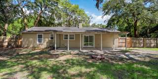 3 bedroom 2 bath home in Village Green Gallery 25