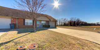 Cozy 2 bedroom 2 bathroom Townhome Gallery 1