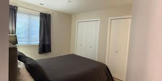 Short-mid term housing, furnished condo 2 bed/2 bath walking distance to Pearl St., CU and close to Hiking and Biking Gallery 32