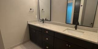 Luxury Living In Midtown - 3bed 2.5bath Townhome Gallery 7
