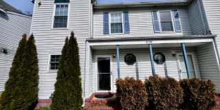 Nicely Updated 3 Bedroom Duplex Gallery 1