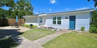 903 -- Pecan St Gallery 1