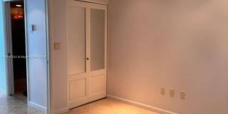 5025 Collins Ave Gallery 3