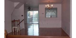 Spacious townhouse, walk to METRO, pool, parking, all you could want! Gallery 7