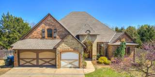 Luxury Rental Home in Edmond Schools + Community Pool Gallery 1