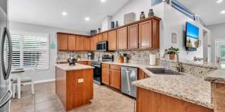 Gorgeous 4 bedroom pool house for rent w/ deeded beach access + pool & yard service included in the rent! Gallery 15