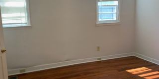 Wonderful lower unit with fresh paint Gallery 12